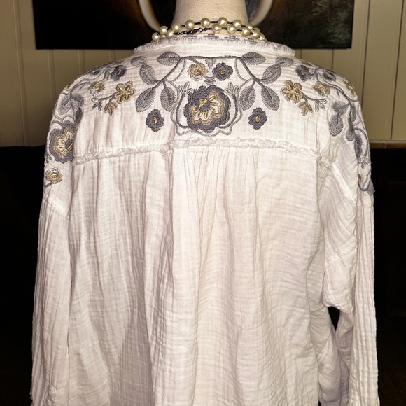 Johnny Was ~ Small ~ White W/Silver & Gray Floral Embroidery Triple Tassel Top - Picture 14 of 16
